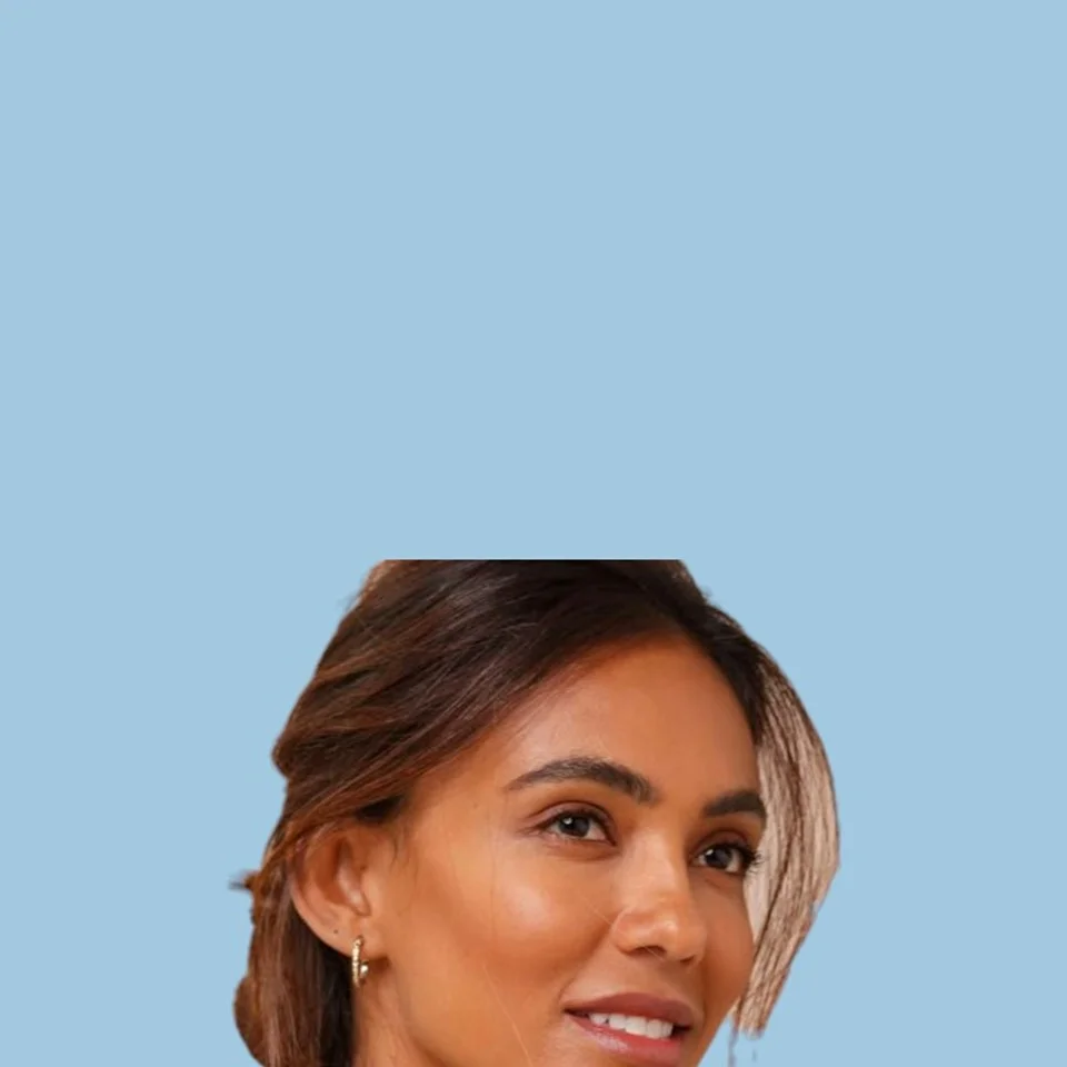 presence_part_in_colored_background_tile_women_n1_bad_color