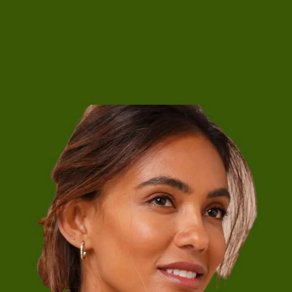 presence_part_in_colored_background_tile_women_n1_good_color