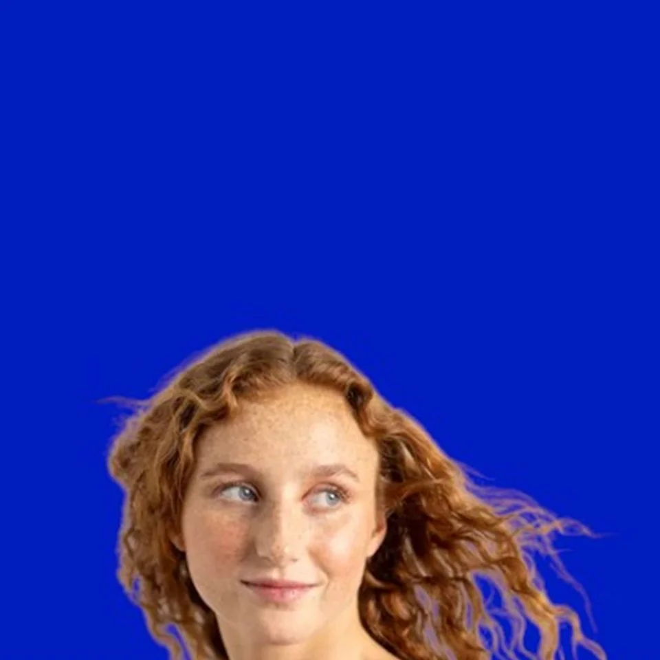 presence_part_in_colored_background_tile_women_n1_bad_color